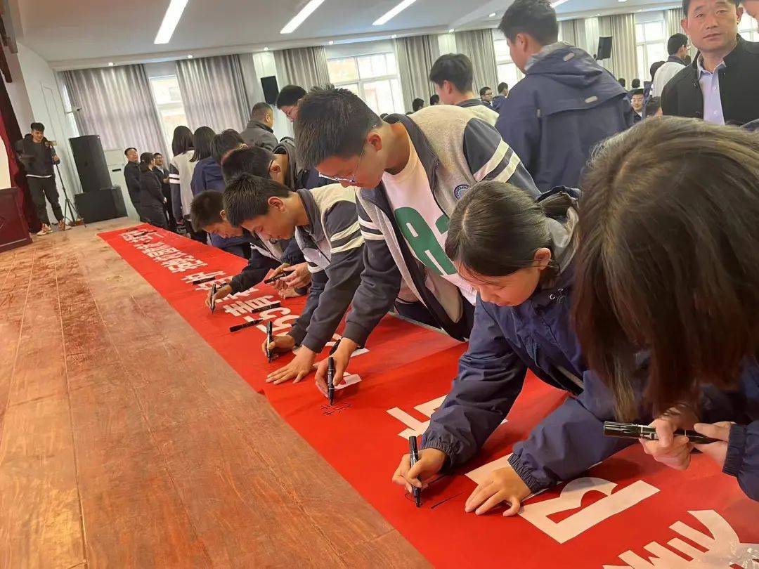 12355青春自护拒绝校园欺凌主题活动走进华龙区一中