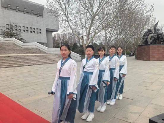 心香续文脉童心颂忠魂万全小学受邀参加我们的节日清明主题诗会