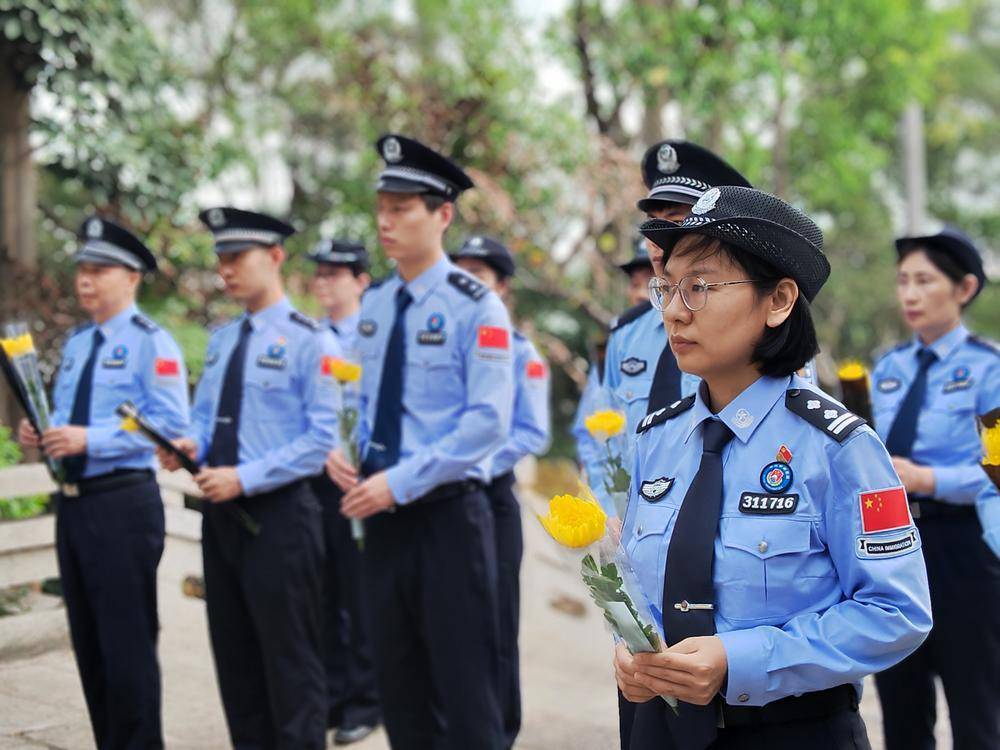 清明祭英烈珠海边检民警缅怀革命先烈