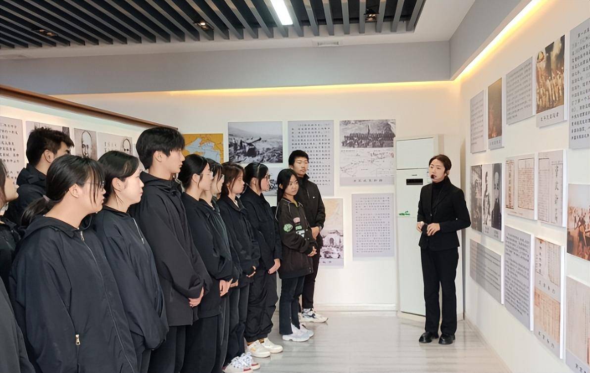 勉县二中举行清明祭英烈主题教育