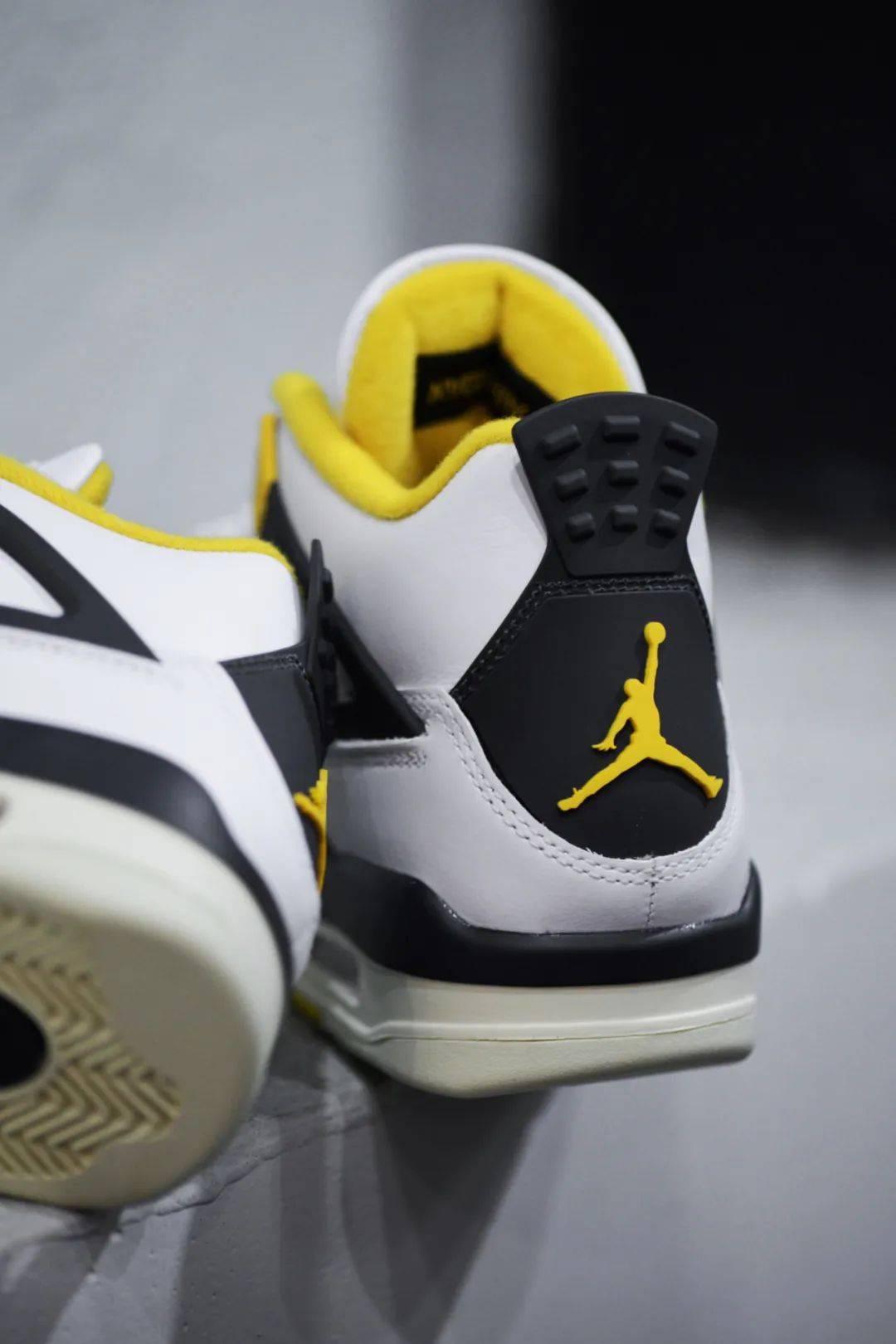 wmnsairjordan4retrovividsulfursoar限量发售