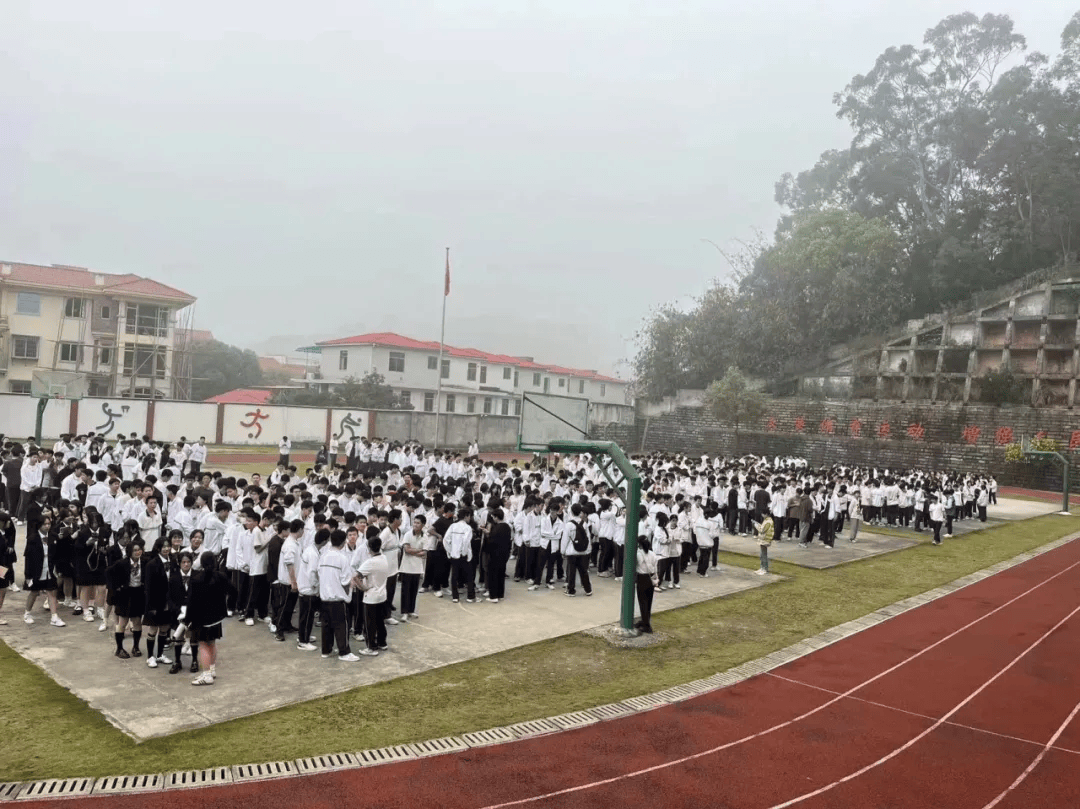 漳州一职校学生疏散避险场景漳州市华侨中学学生疏散场景科普时间这份