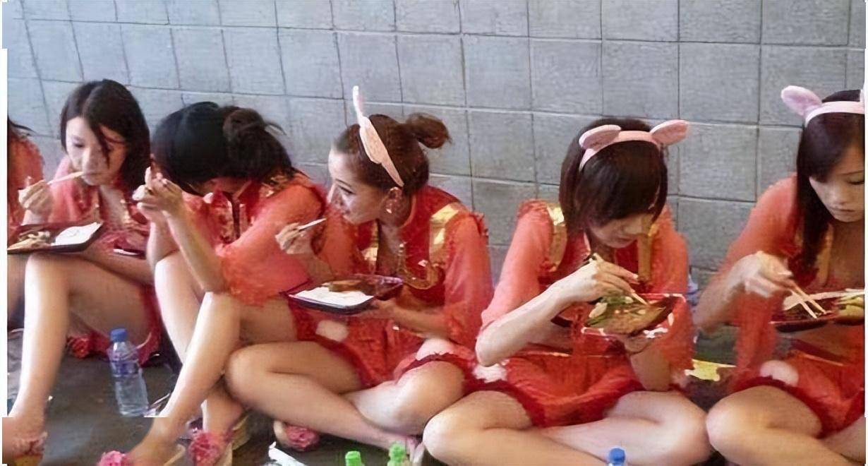 原创横店群演3万人美女如草芥为了成名100块就甘愿当裸替