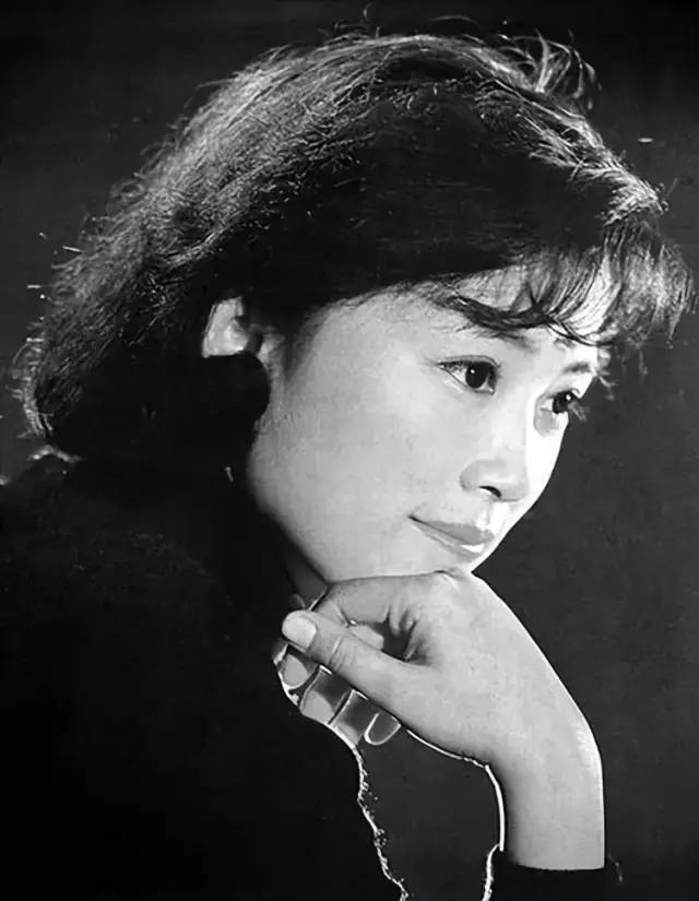 著名演员宋春丽我这辈子最正确的决定就是在61岁高龄做了妈妈