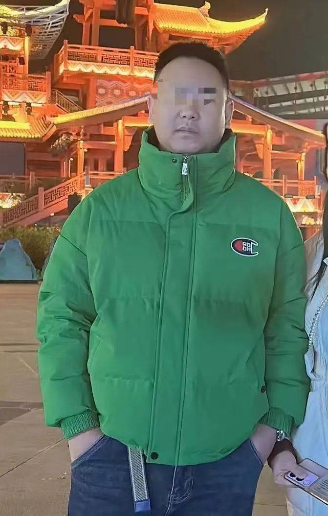 21日,王红告诉薇薇说骗子是福建人陈某,并指着陈某在网络上的照片确认