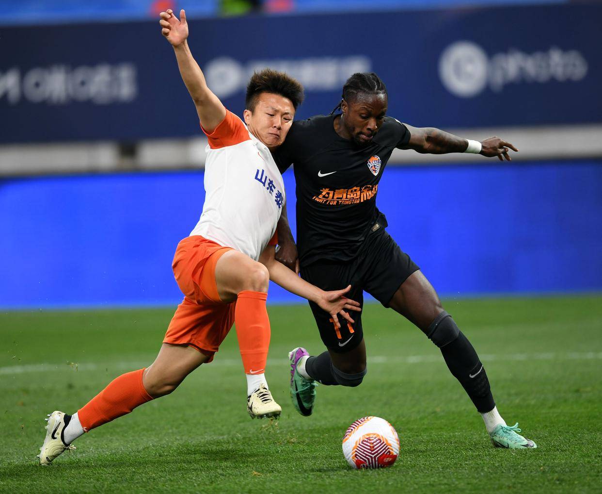 (体育)足球——中超:山东泰山胜青岛海牛_泰山队_新华社_比赛