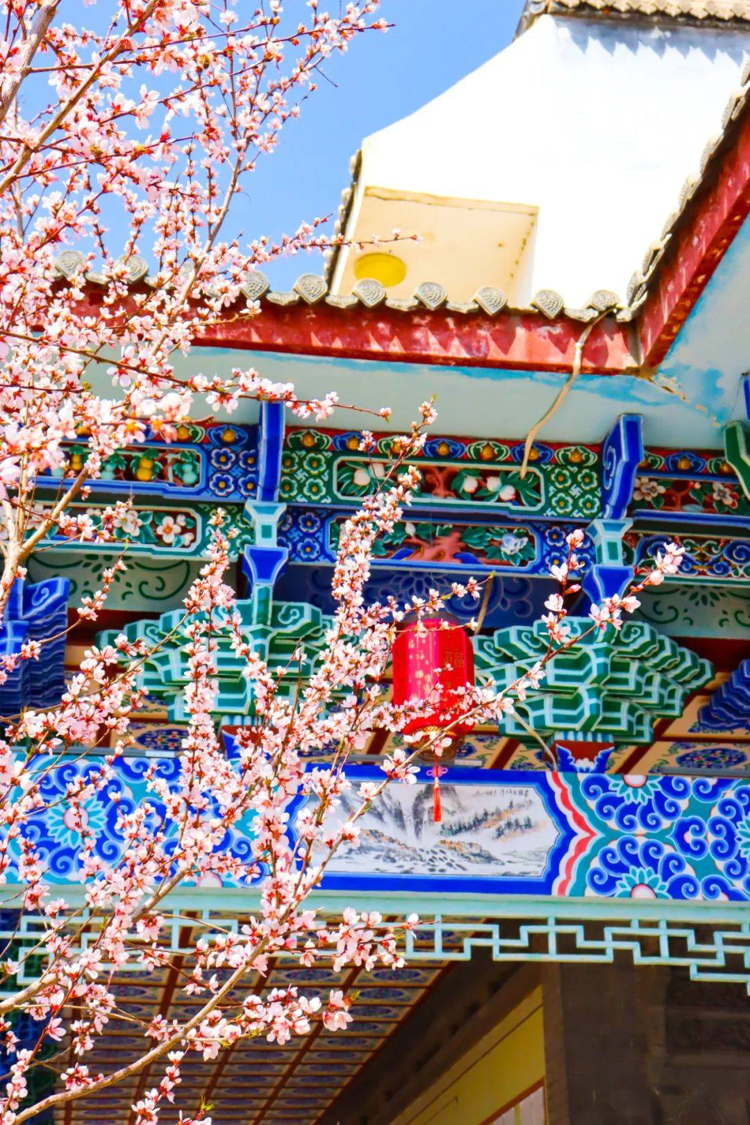 part08东公馆东公馆院内,楼阁亭立,亭院相连,雕梁画栋,富丽堂皇,大小