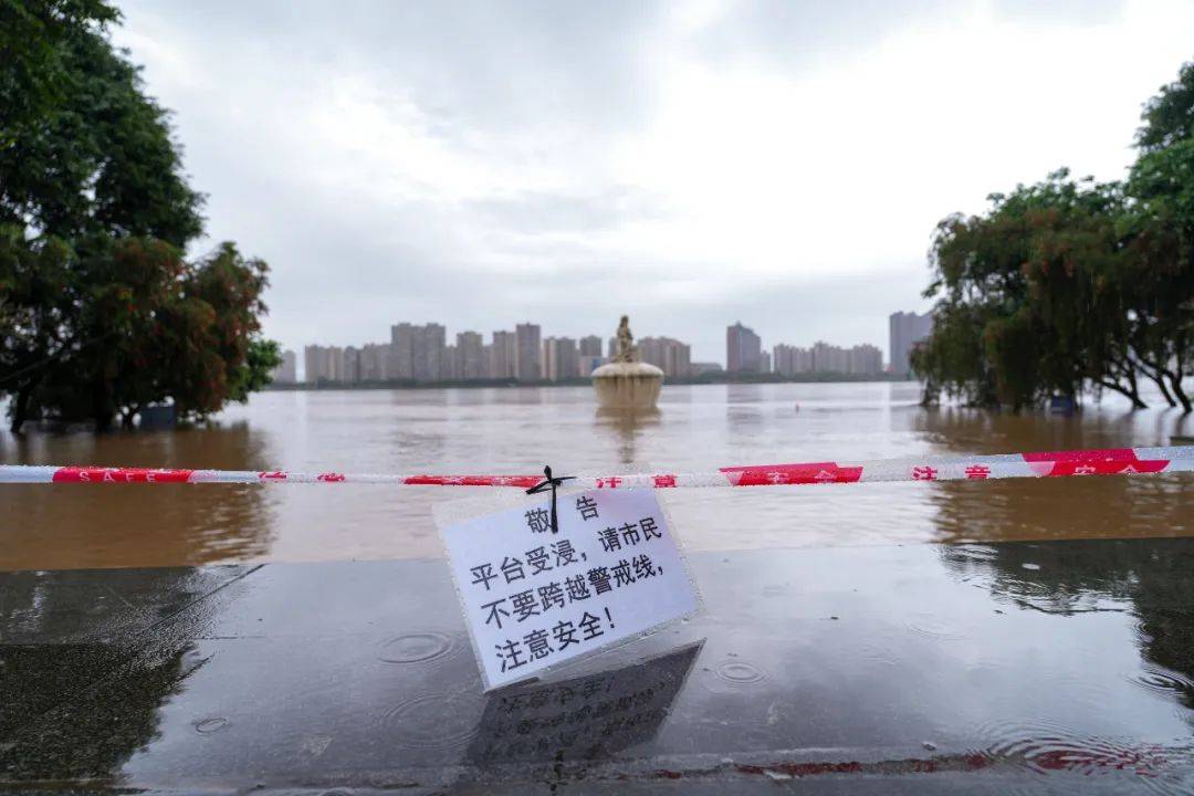为保障广大游客人身安全,截至4月7日,清城区飞霞山渡船项目暂停,黄腾