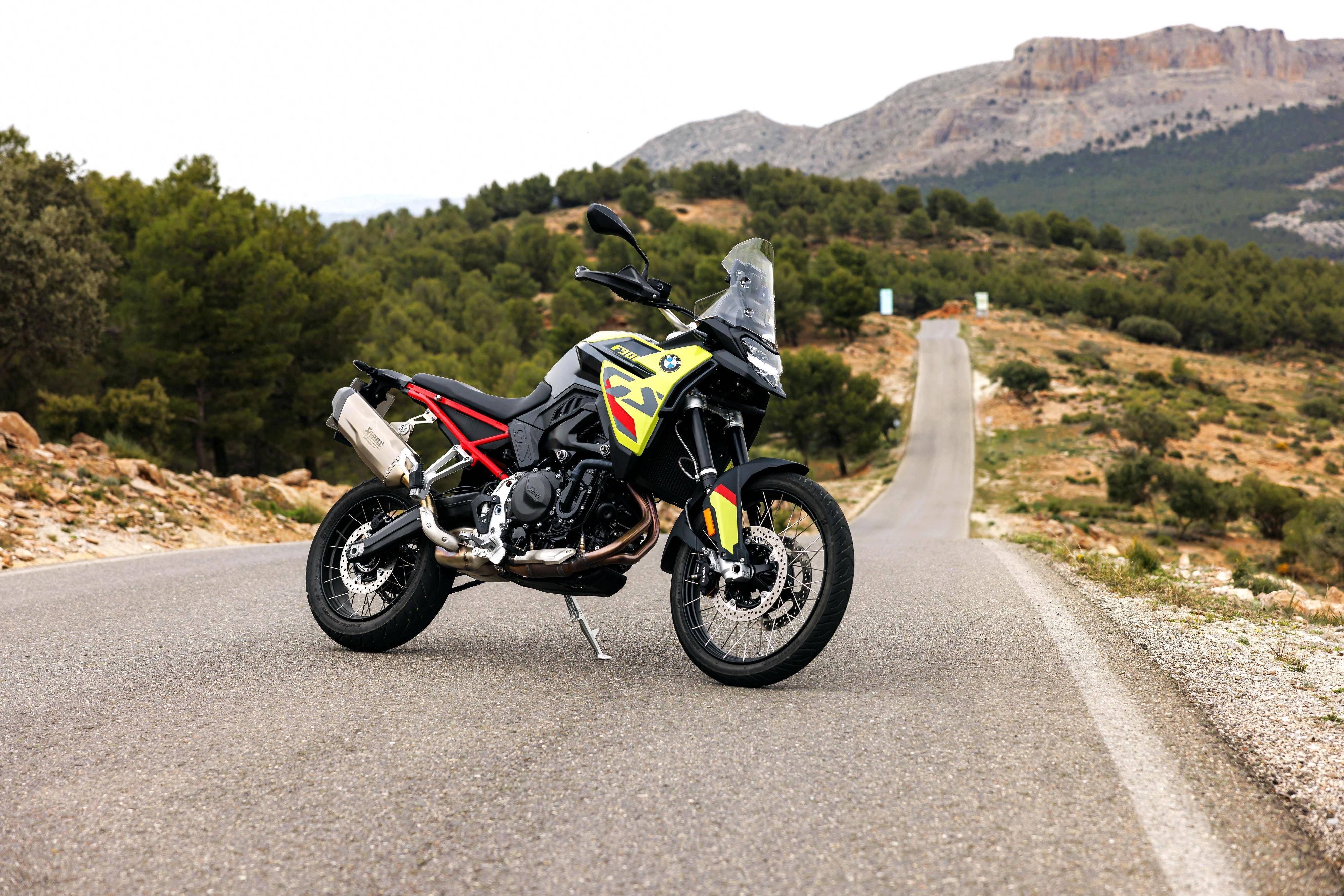 户外特写:宝马摩托 2024 新探险车 f 900 gs(3)公路篇_搜狐汽车_搜狐