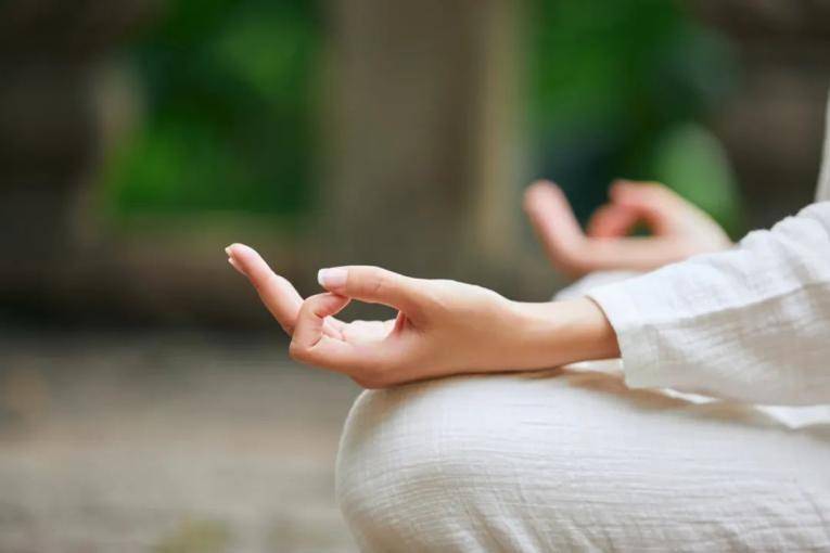 3600人被洗脑受骗1100万冲上热搜新型pua折磨中国年轻人