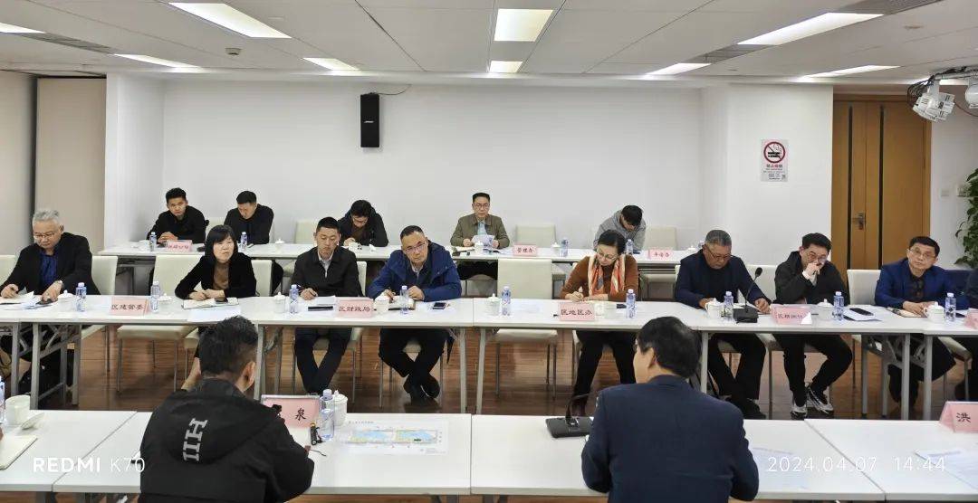 豫园街道办事处副主任,豫园地区管理办主任刘杨对人民大楼人居环境