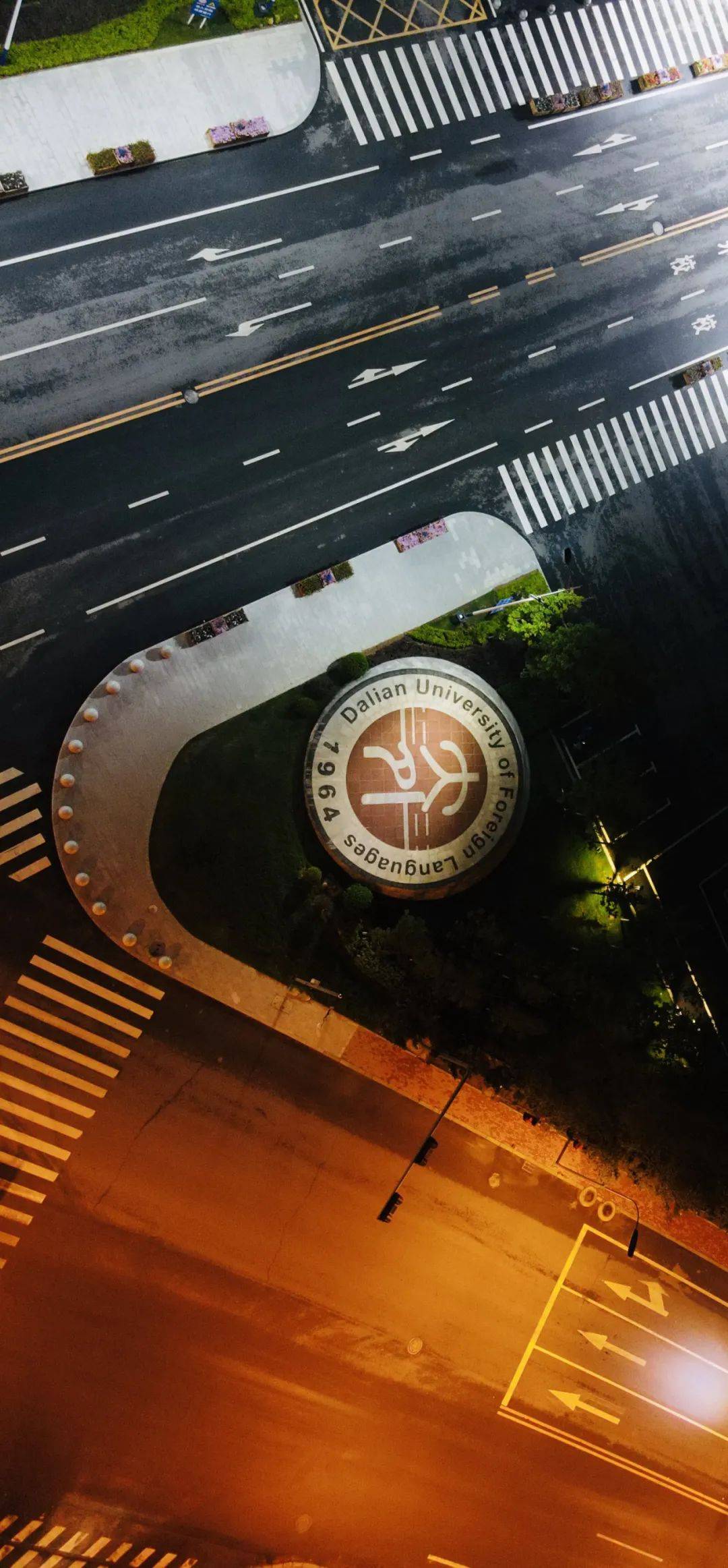 天津外国语大学钟楼图片