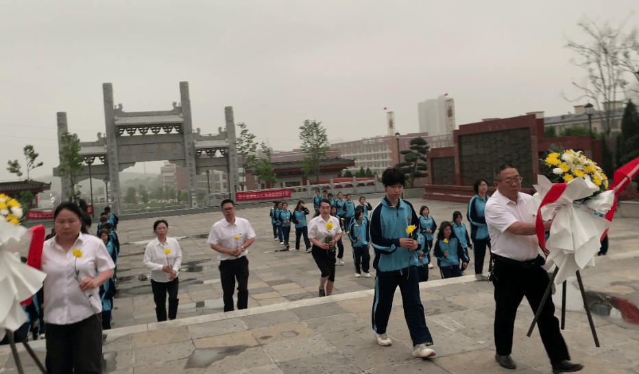 清明祭英烈衡东县洣水实验中学开展清明祭英烈活动