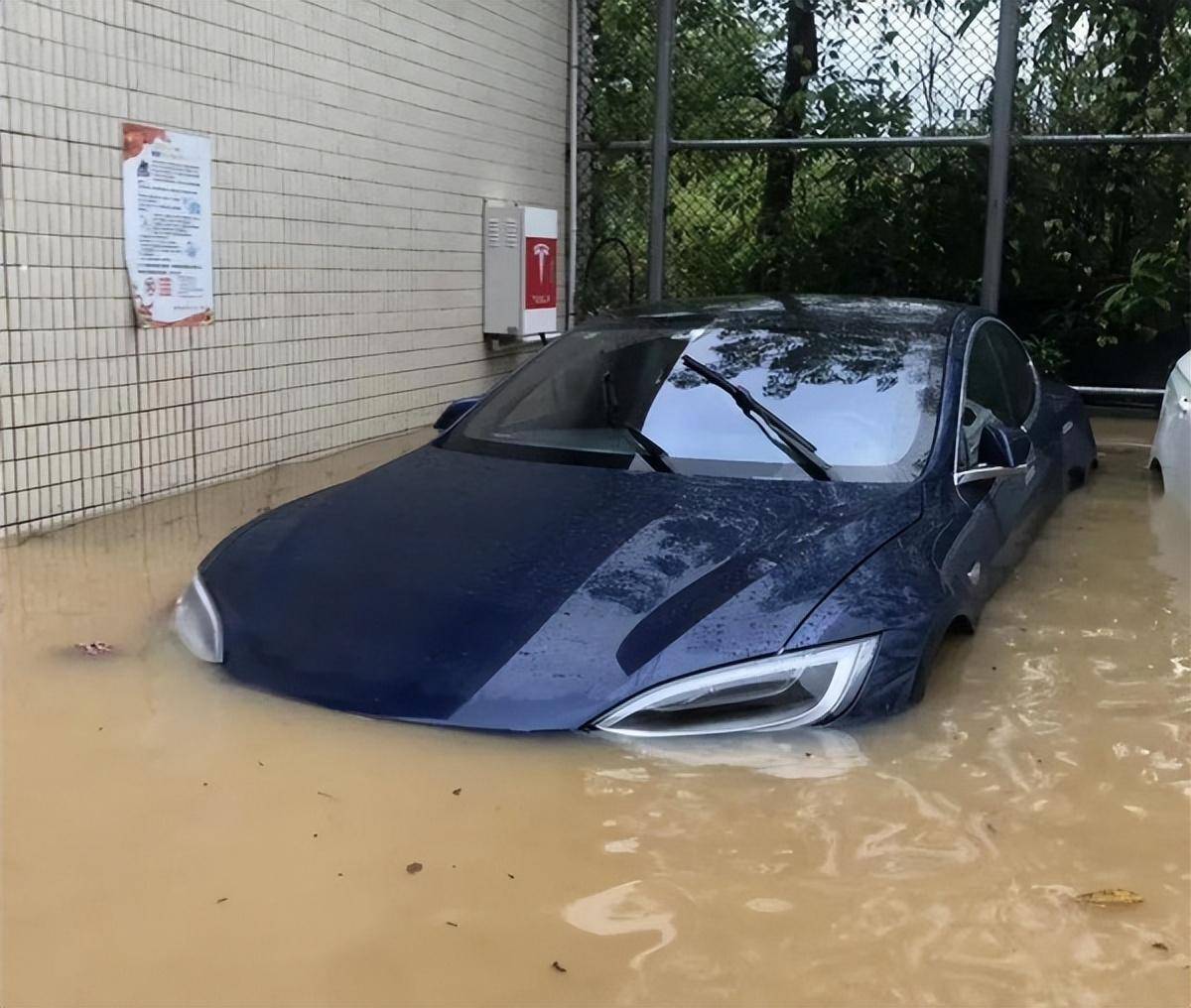 万辆水泡车即将涌入市场 如何辨别泡水车