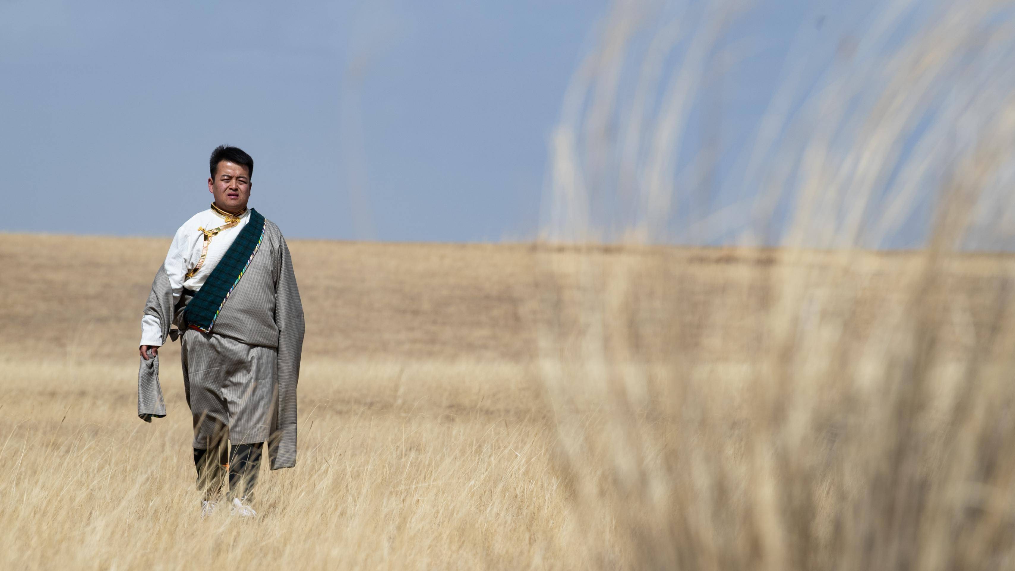 新华全媒乡村新职业丨牧民摄影师用镜头定格青海湖美丽瞬间