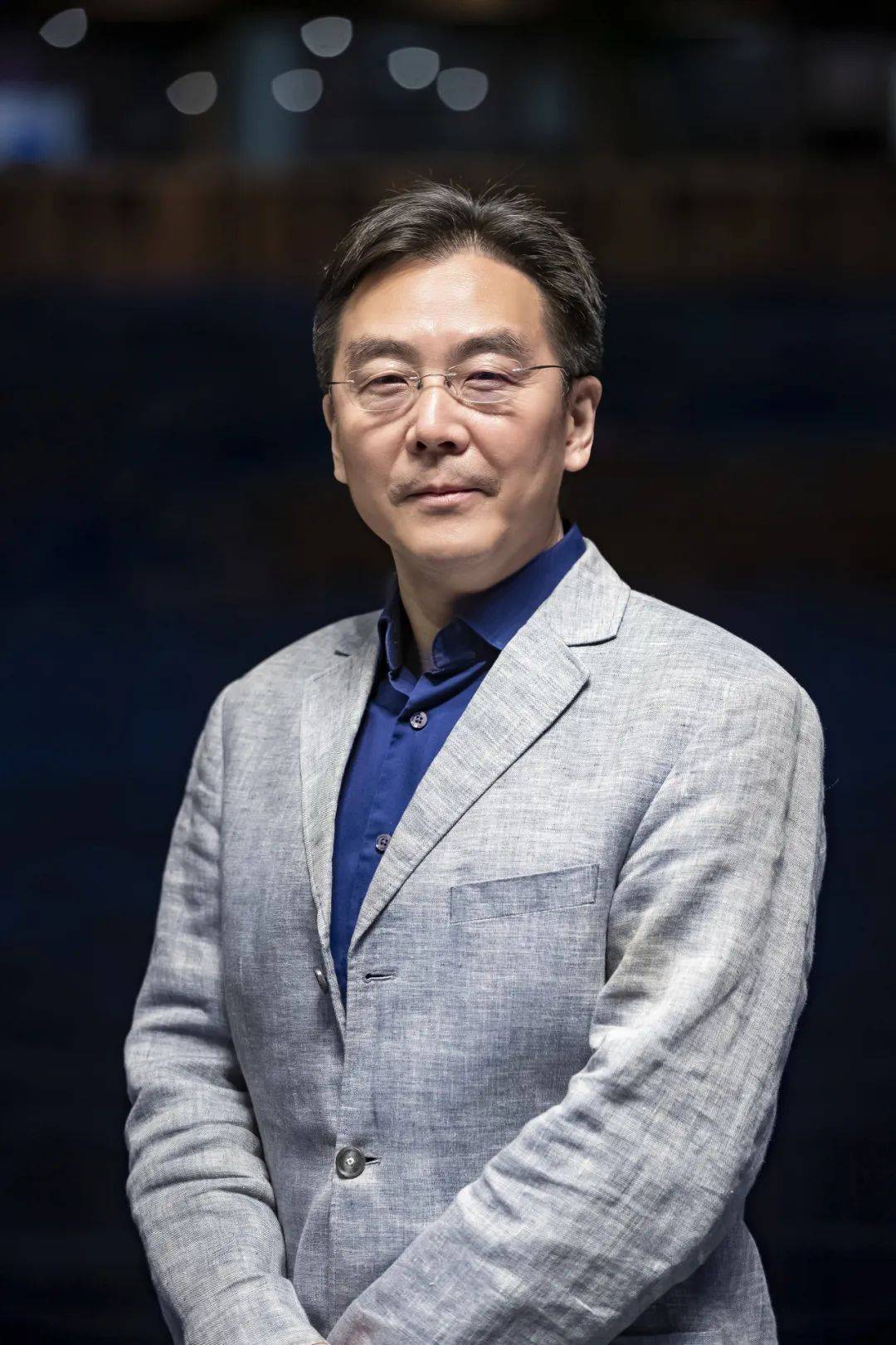 作者简介本曲集倡导将定音鼓的定位从仅作为乐队打击乐器,和声乐器