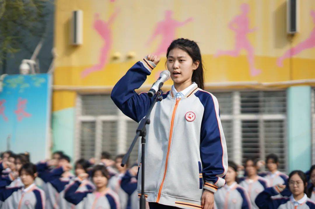 恪守考风考纪涵养文明学子保定七中举行升旗仪式