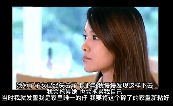 她缺钱,因为妈妈说她不去赚钱,追债的人就会上门泼油漆,把她们锁起来.