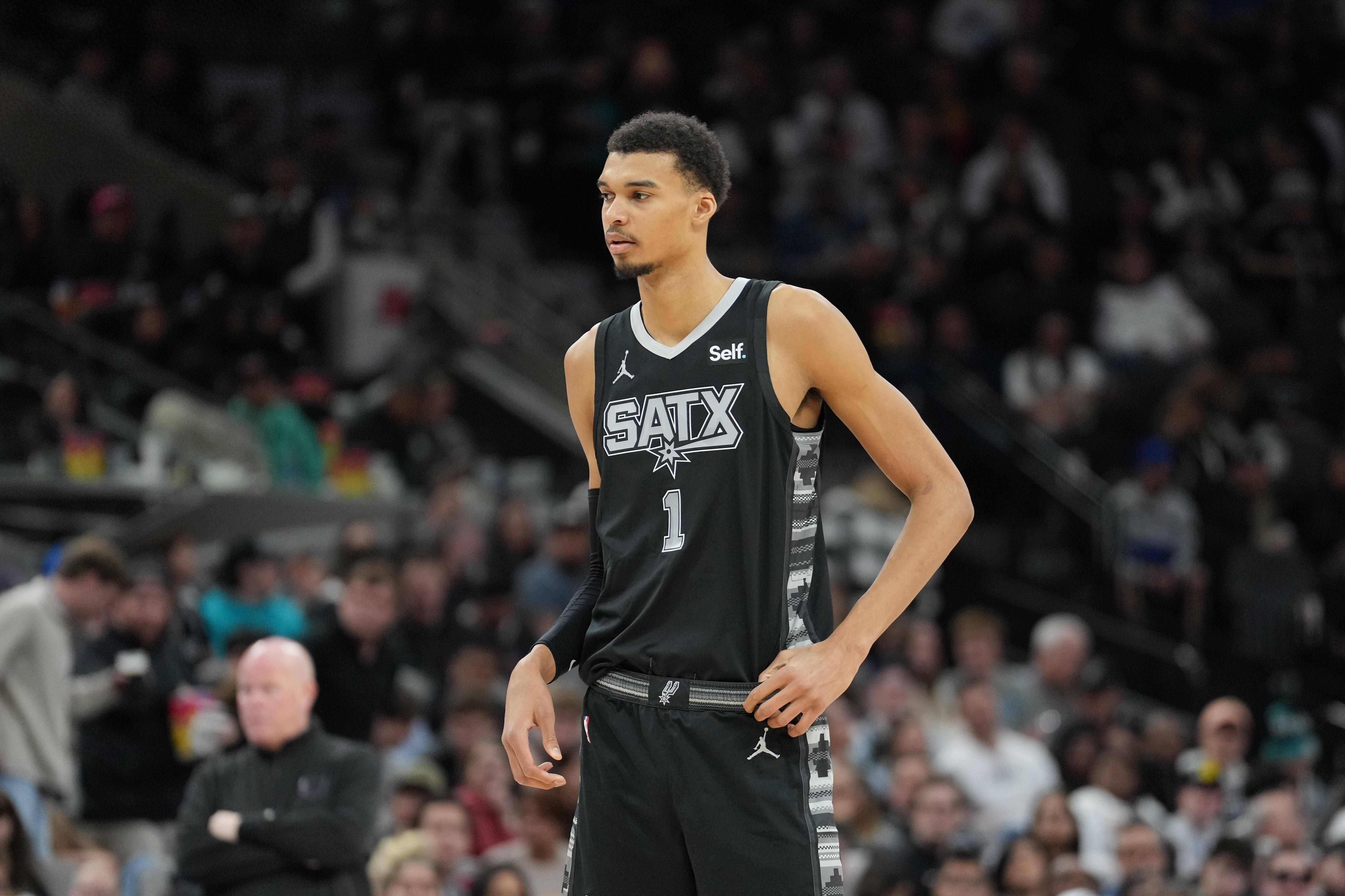 出场时间新高文班双加时打了43分钟砍331867帽出现9失误