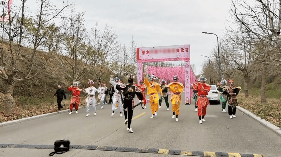抵制山寨!山东济宁又现山寨英歌舞,网友:怪吓人的!_潮汕_视频_活动