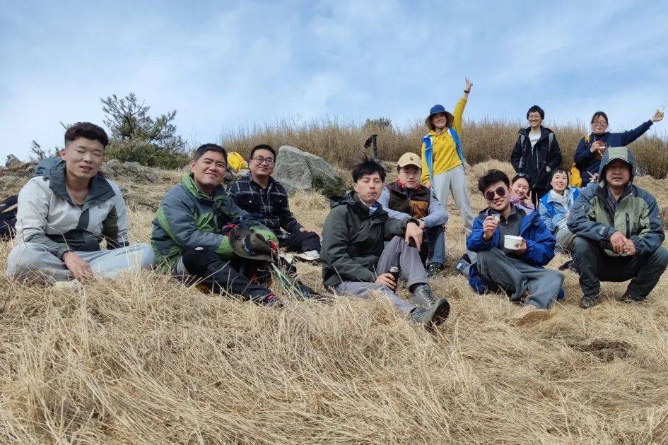 立即出发95蓝关古道白鹃梅(十二印象)蓝关古道初上虎头山山岭顺着