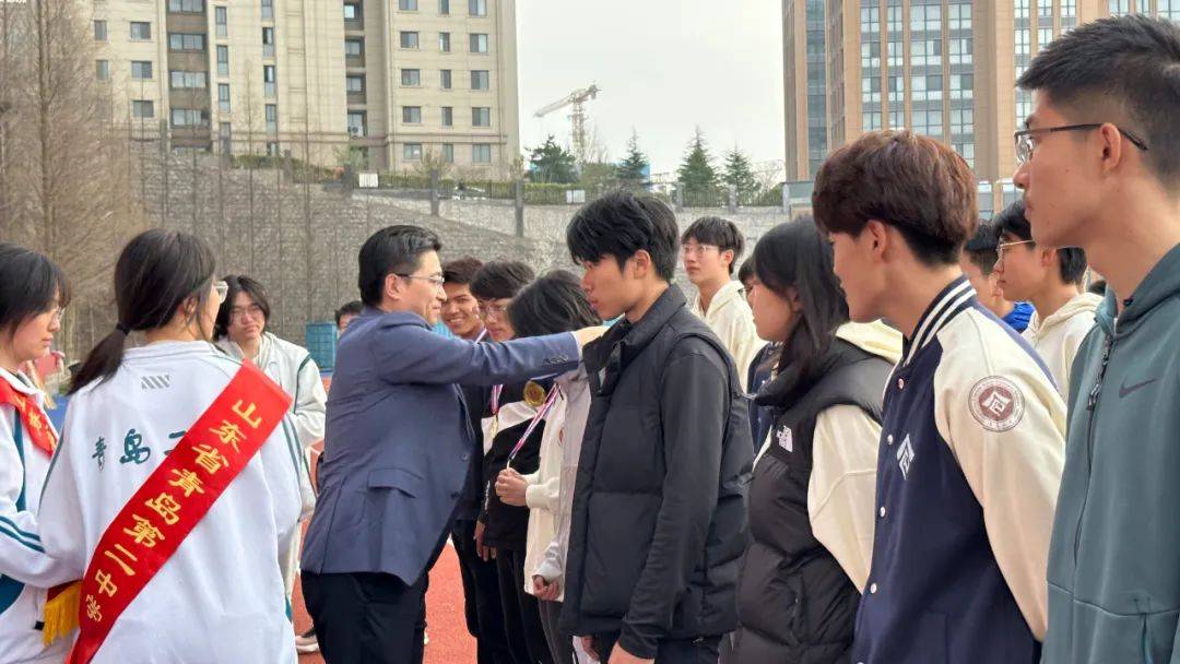 二中学子扬体育之风展青春风采青岛二中2024年春季运动会圆满落幕