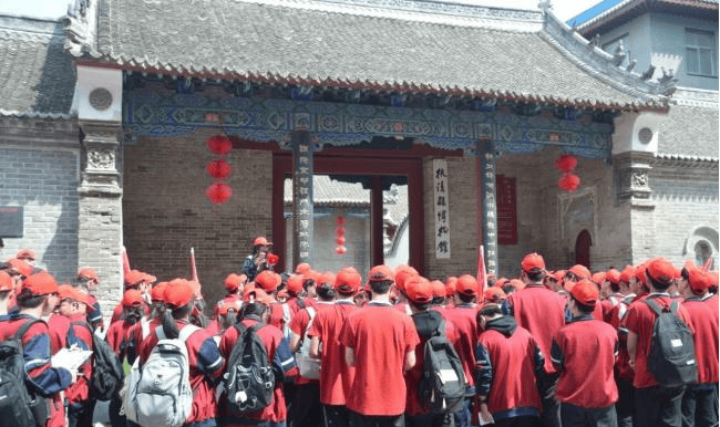 踏青徒步与青春同行丨扶沟县各高中团委组织学生团员开展徒步远足活动