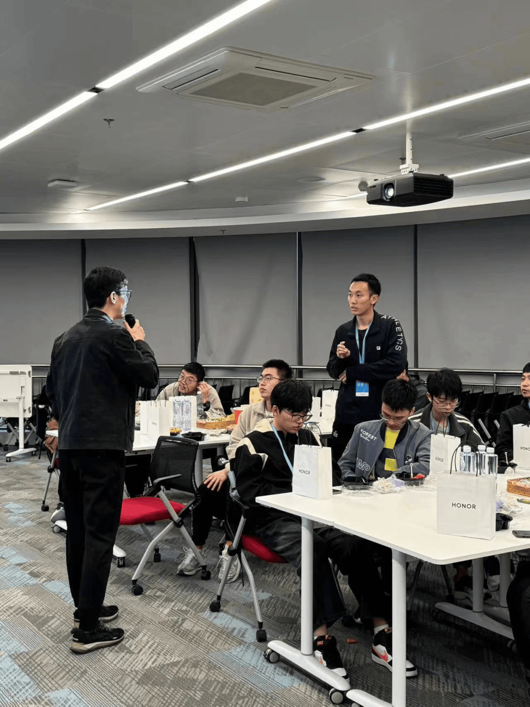 领航研习营东南大学就业重点岗位研习营走进荣耀终端有限公司