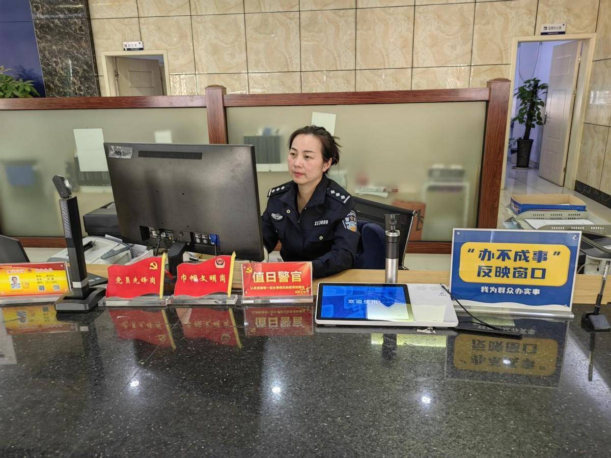 浙江杭州:临安的吴女士如愿开上了网约车,背后的故事曲折又暖心
