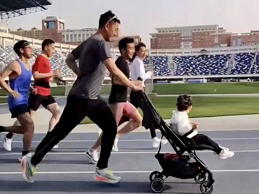 石家庄市长马拉松配速员的真实身份是……_运动_长跑_生活