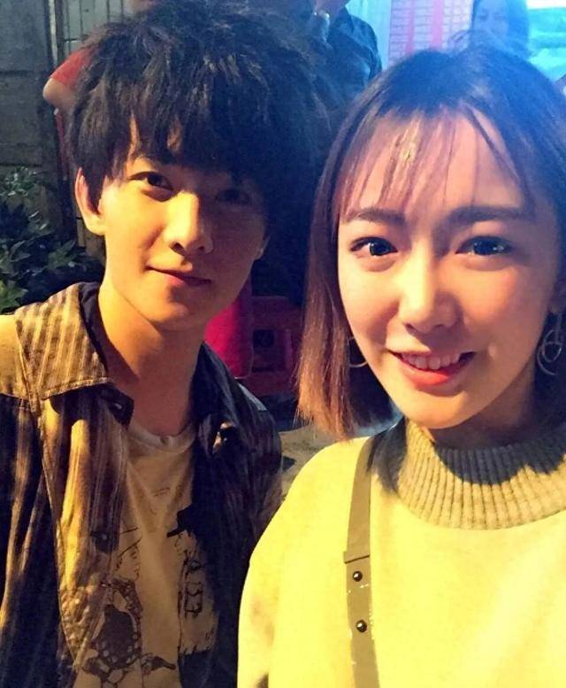 那些年杨洋和路人的合影最后一个好搞笑