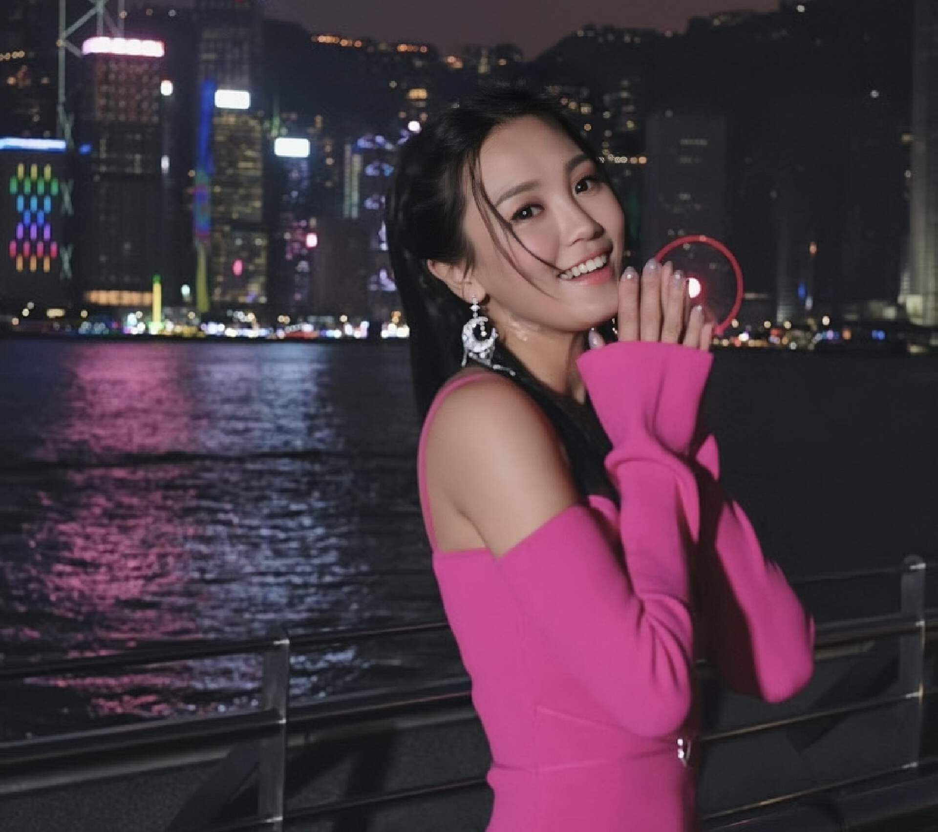 tvb人气女星遭公司除名,发文宣布正式离巢,因经常迟到得罪高层_苏韵姿