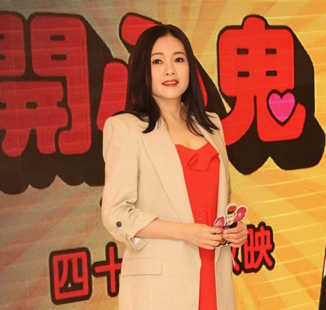 香港女星瘦到双颊凹陷网友直呼认不出与同性名媛恋爱七年