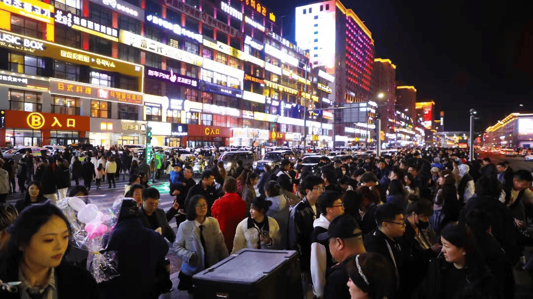 延吉小伙组建志愿服务队和爱心车队服务游客