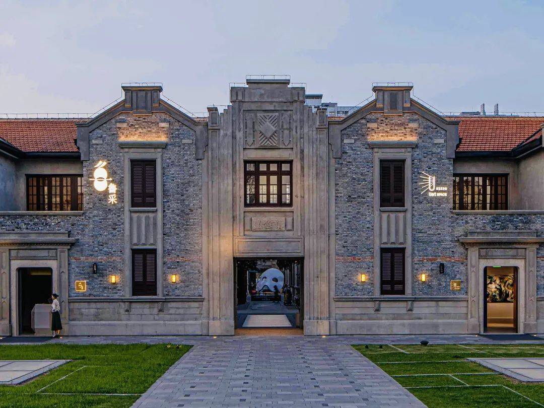 上海苏河湾万象天地慎余里这个隐藏艺术空间你去过吗?