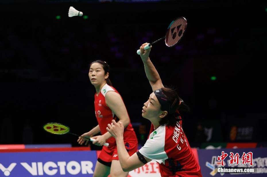 羽毛球亚锦赛陈清晨贾一凡晋级女双16强