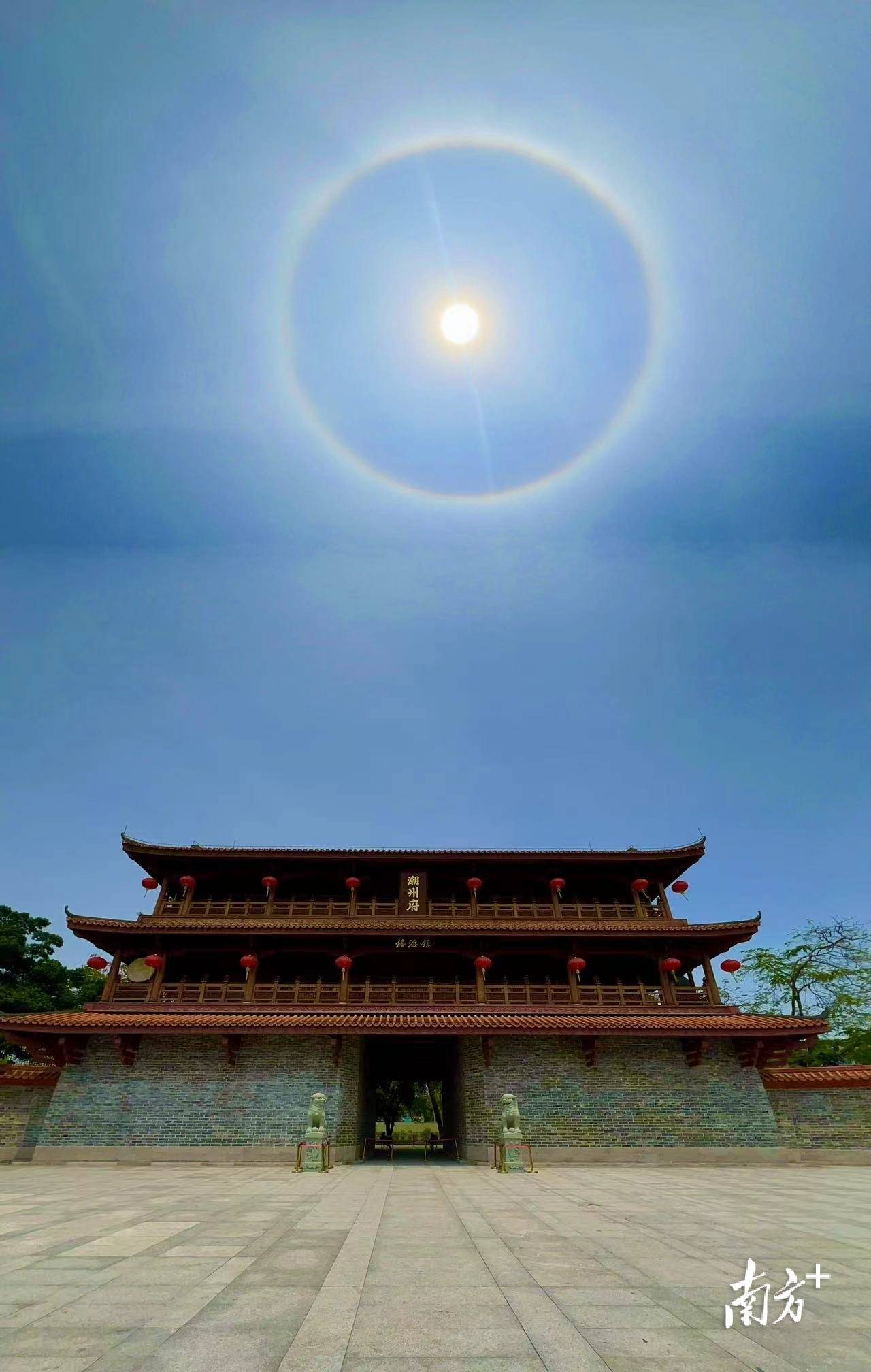 南方 拍客 林文强 摄4月10日正午,潮州市上空出现日晕.