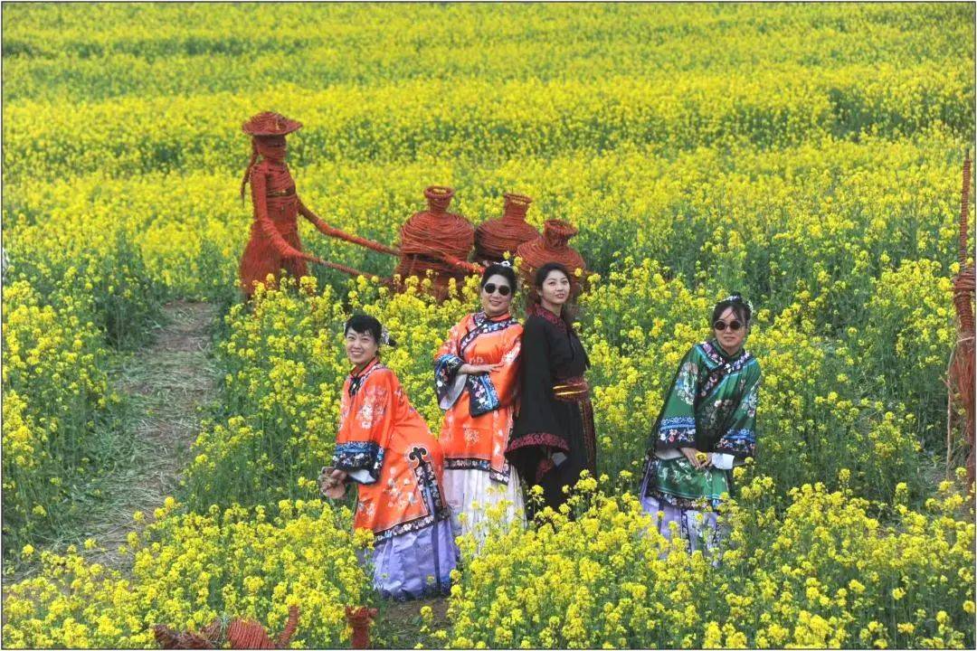 共赴一场花田之约城区山西底村第八届油菜花节开启啦