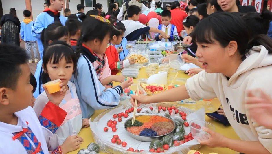 学校三月三美食节活动图片