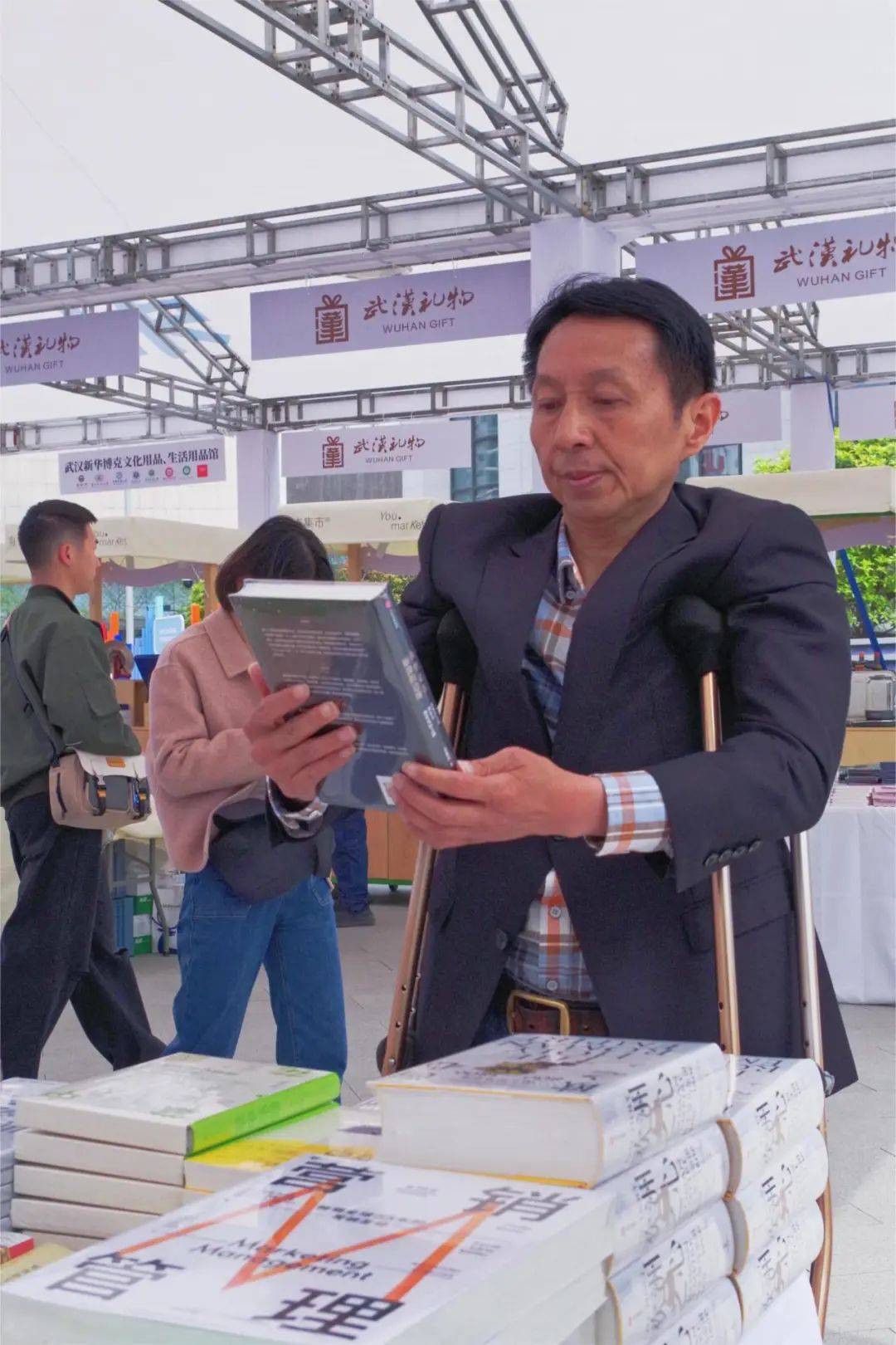 本届书展的主宾团,携旗下出版机构及复兴文库,中华经典通识系列丛书