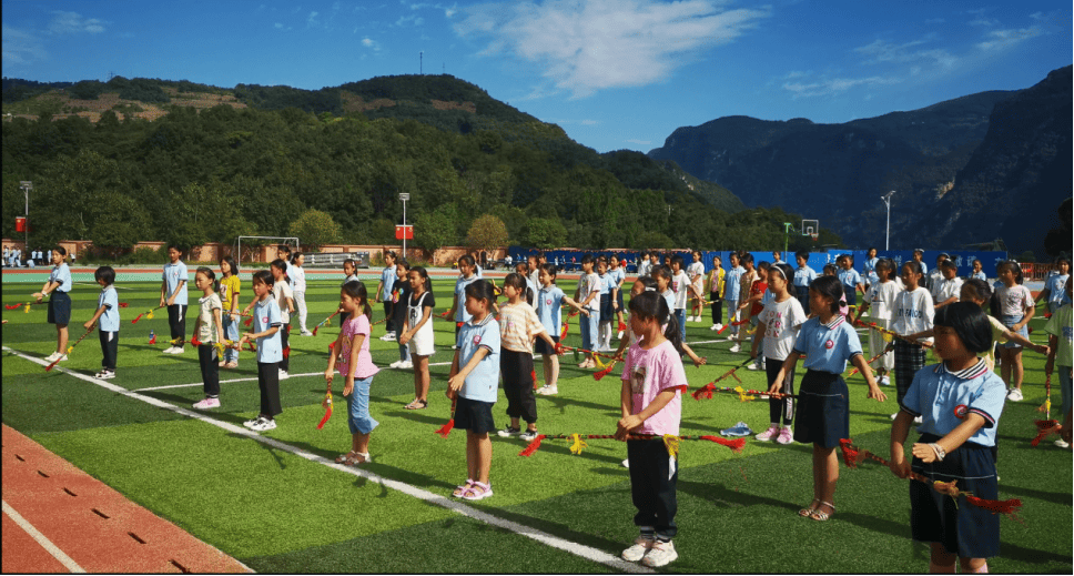 宜昌市长阳土家族自治县资丘镇资丘小学副校长田华容告诉记者,非遗进