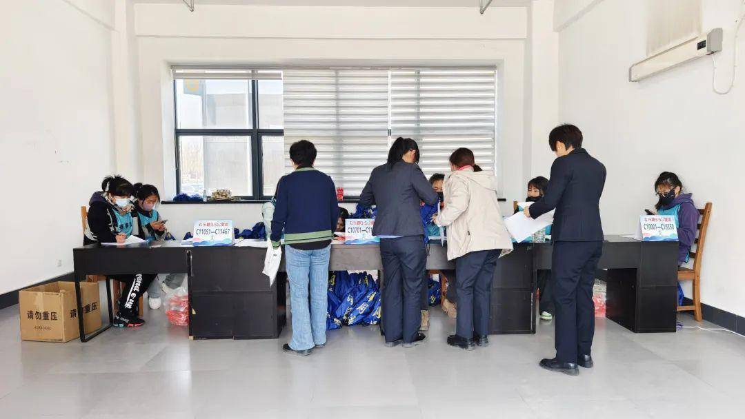 德联集团奔驰杯2024净月潭四季欢乐跑春季超然赛参赛包发放中