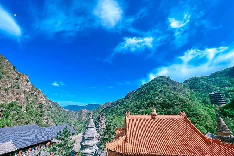 辽乾统初年,昌平,玉河,矾山,怀来四县信徒集资,就地建造佛寺,初名白瀑