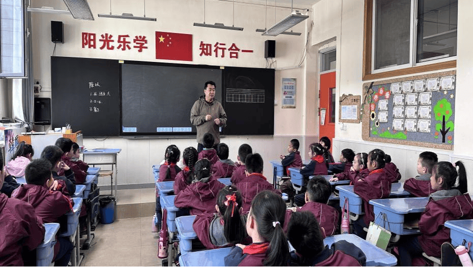 【家校共育】家长进课堂 助力共成长_小学_天水_知识