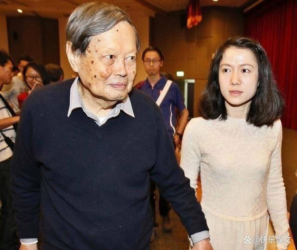 女方并非超模徐萌,但颜值不输女明星_杨振宁_翁帆_老婆