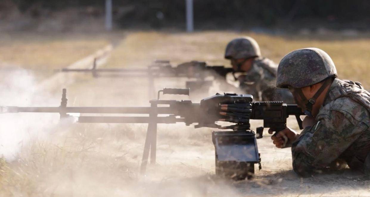 边境印军汗流浃背解放军新重机枪仅18公斤可用无人机直接空投