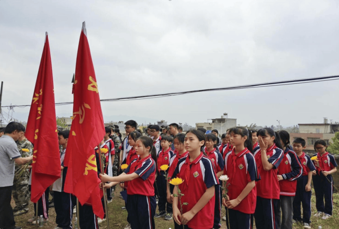 黄花镇中心小学2024年"扣好人生第一粒扣子"之"传承红色基因·清明祭