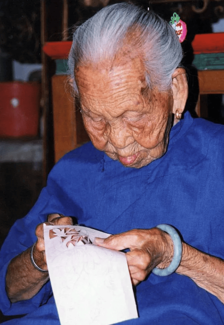 next陈金(1892--1965),乳名金娘,1892年出生在石榴镇梅林村,自小就有