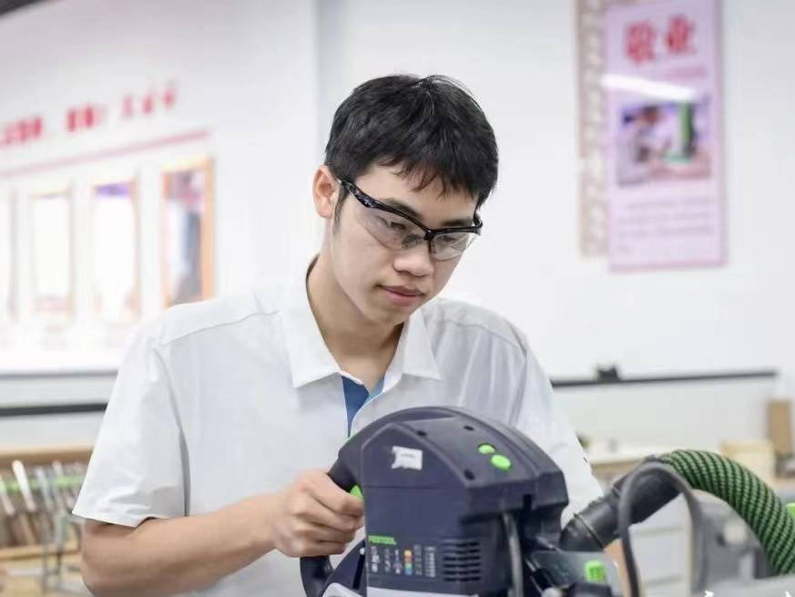 木匠男孩将代表中国参加世界技能大赛曾拿下全国冠军梦想成为顶尖木工