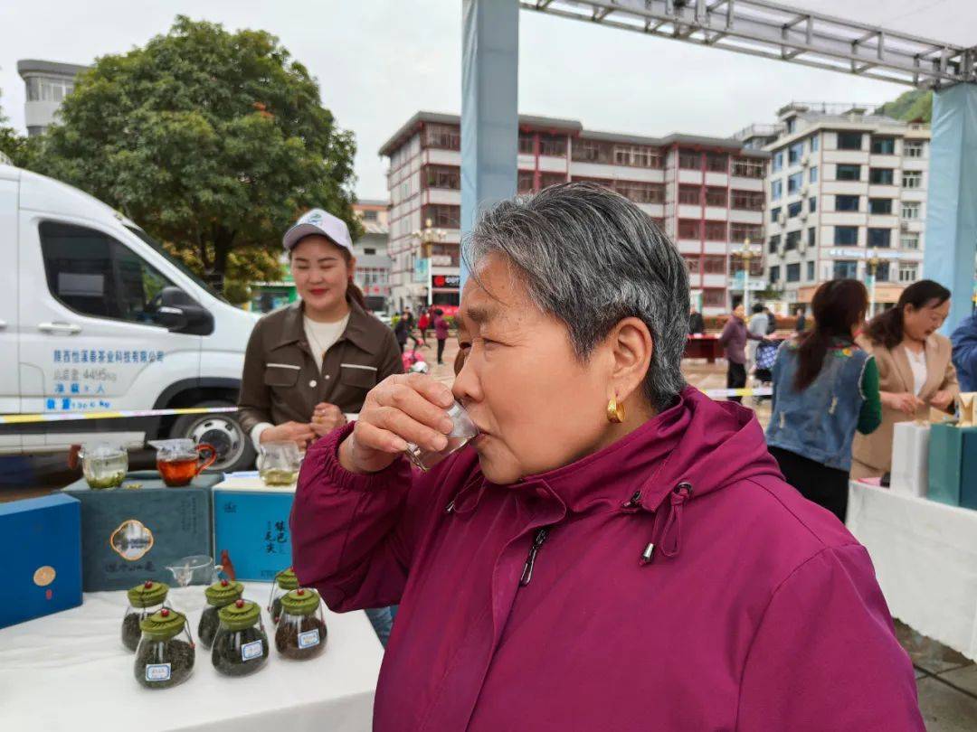 40名镇巴高手切磋铁砂掌